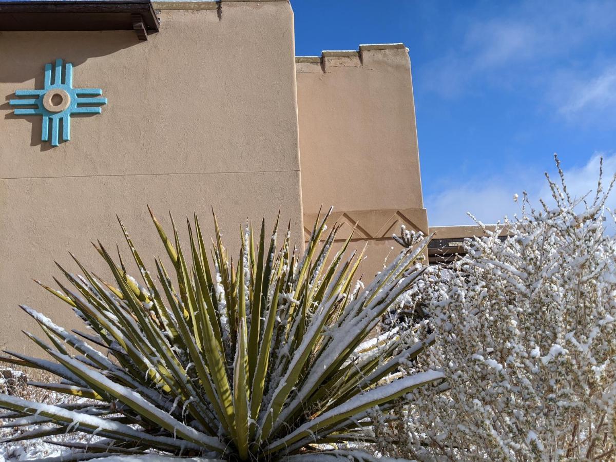 Sagebrush Inn & Suites Taos Exterior foto