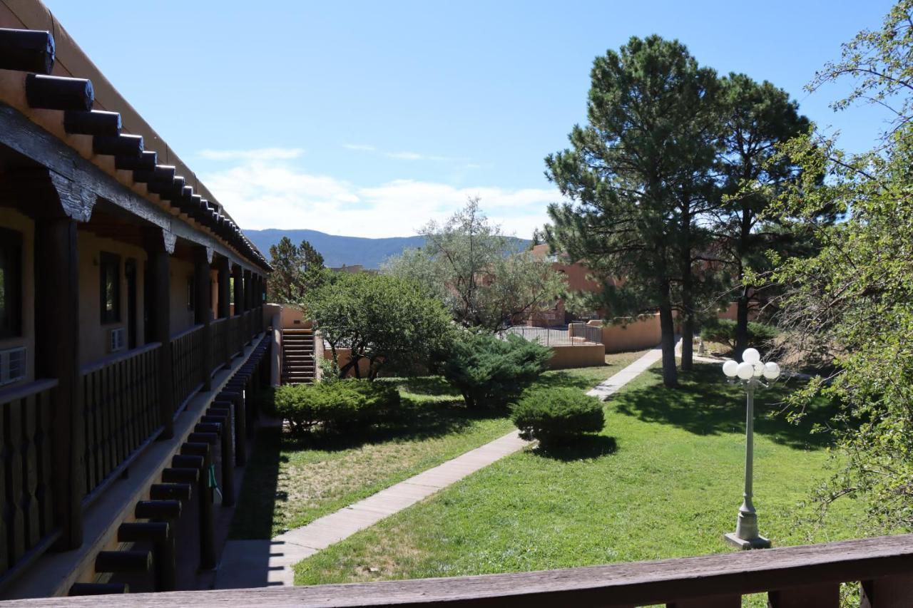 Sagebrush Inn & Suites Taos Exterior foto