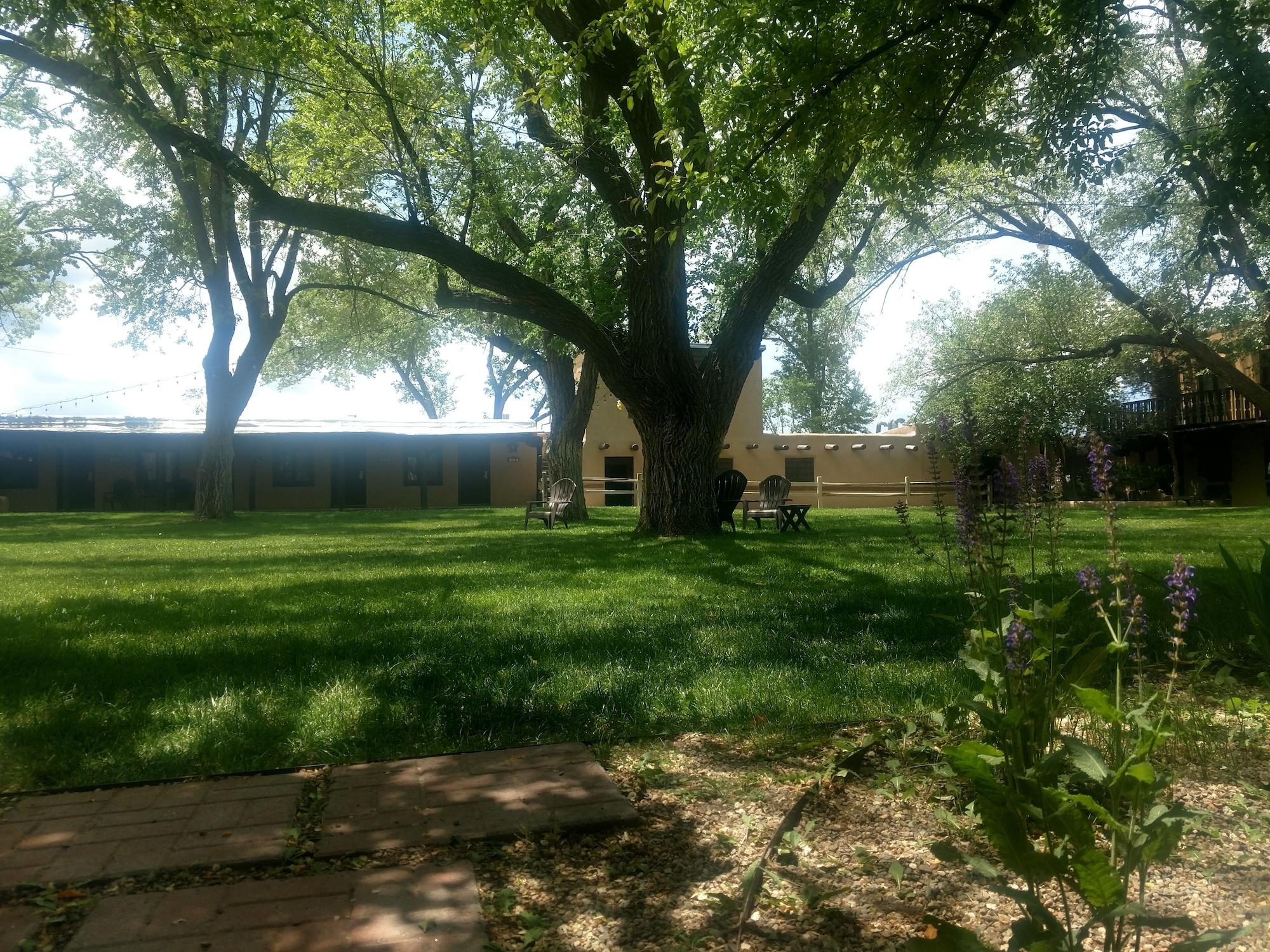 Sagebrush Inn & Suites Taos Exterior foto