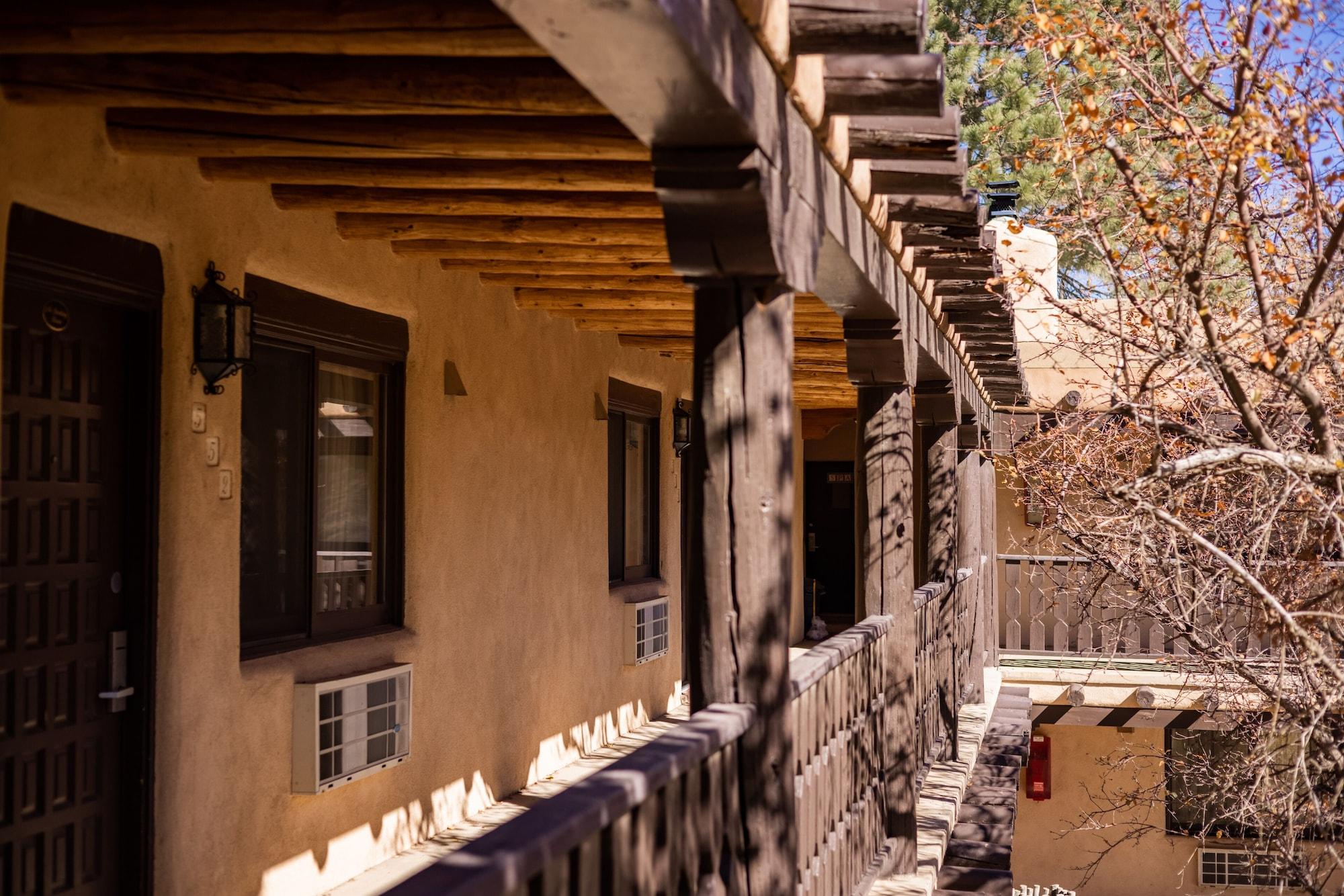 Sagebrush Inn & Suites Taos Exterior foto